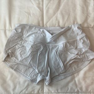 White Lulu hottie hot shorts size 2